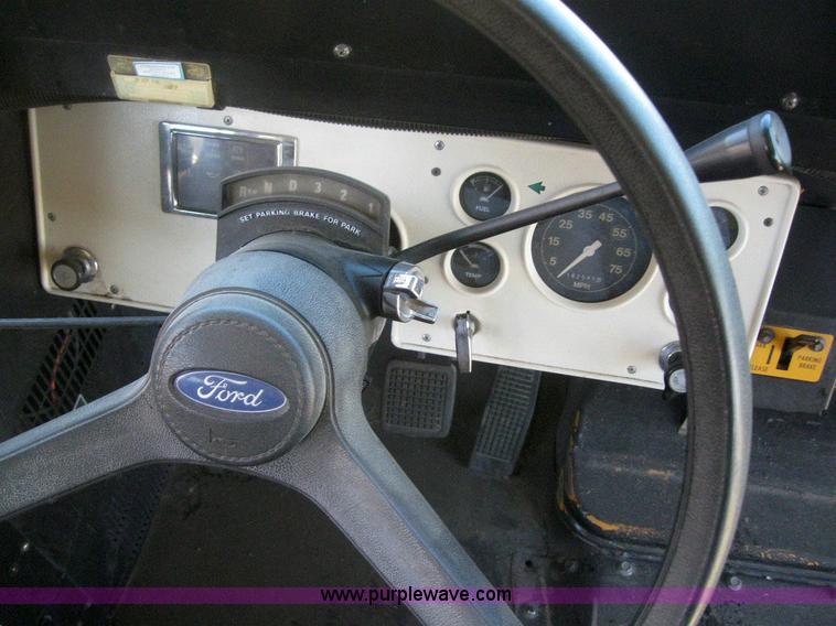 image for item 7720 1995 Ford B800 35 passenger school bus