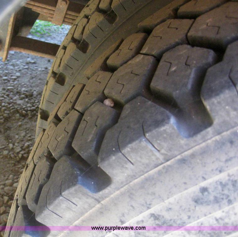 image for item 7720 1995 Ford B800 35 passenger school bus