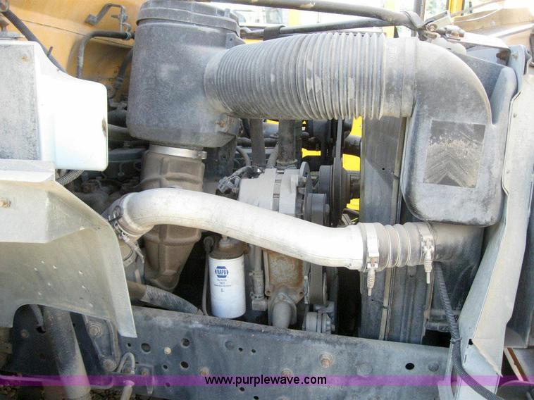 image for item 7720 1995 Ford B800 35 passenger school bus