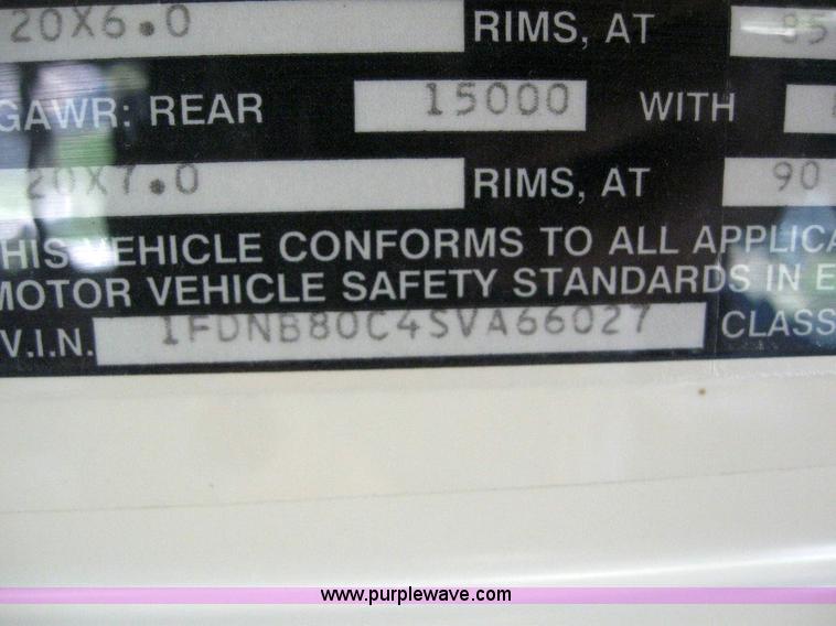 image for item 7720 1995 Ford B800 35 passenger school bus