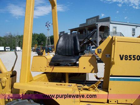 image for item 1000 1999 Vermeer V8550A vibratory plow