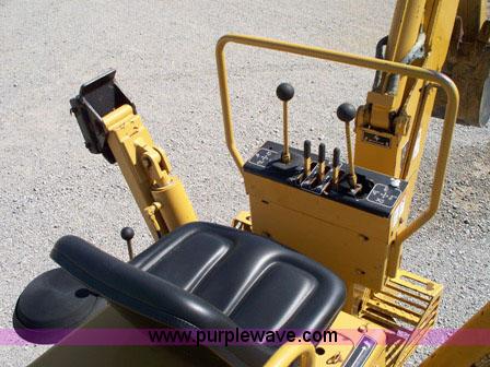 image for item 1000 1999 Vermeer V8550A vibratory plow