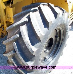 image for item 1000 1999 Vermeer V8550A vibratory plow