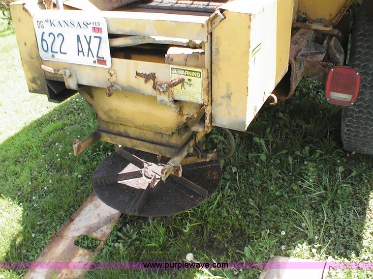 image for item 1003 1973 GMC 6000 truck