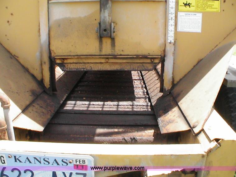 image for item 1003 1973 GMC 6000 truck