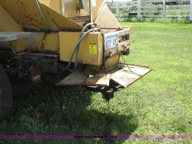 image for item 1003 1973 GMC 6000 truck