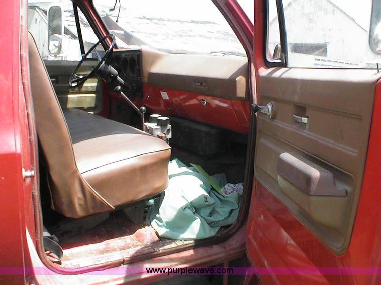 image for item 1003 1973 GMC 6000 truck