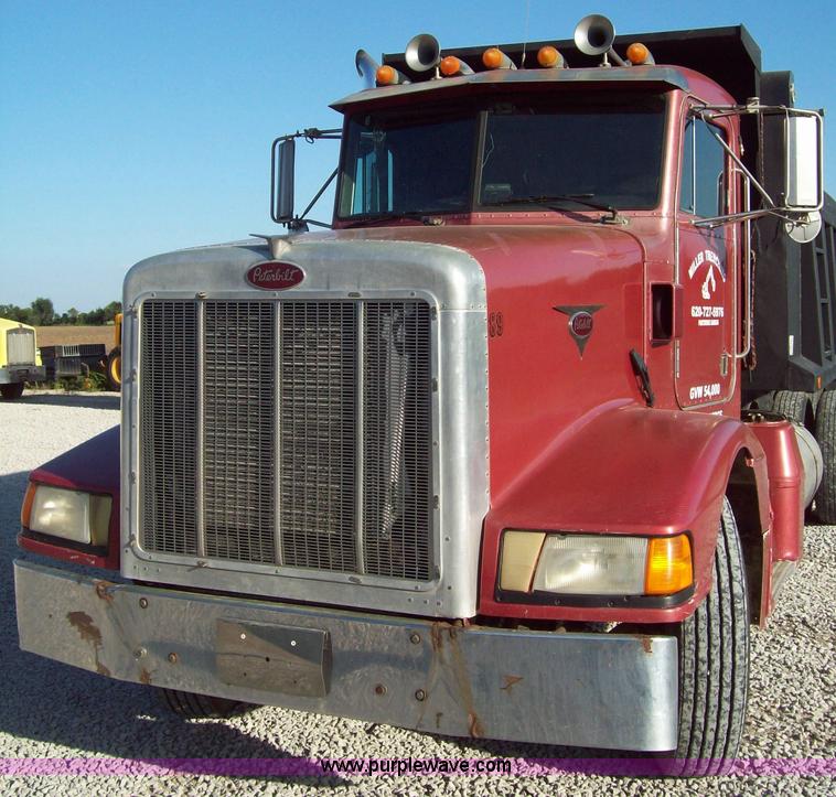 image for item 1007 1989 Peterbilt Conventional 377 dump truck