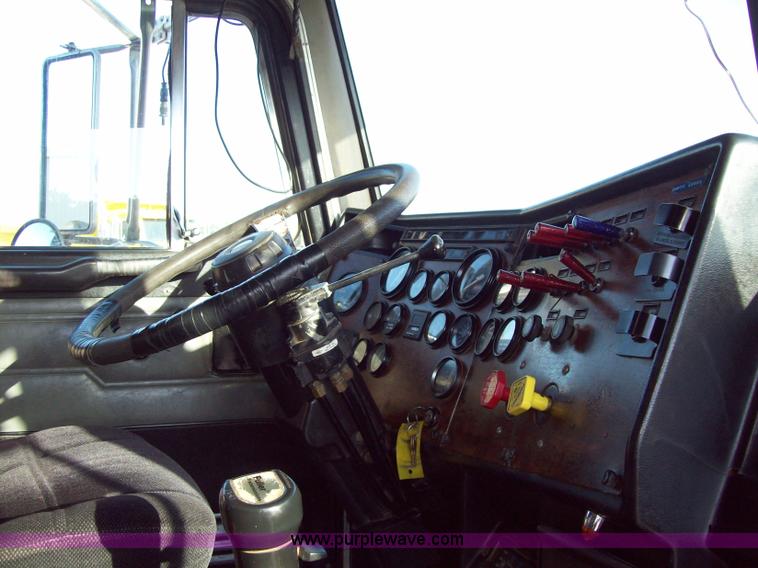 image for item 1007 1989 Peterbilt Conventional 377 dump truck