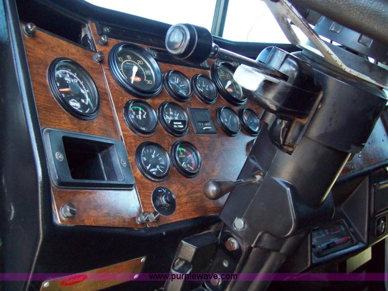 image for item 1007 1989 Peterbilt Conventional 377 dump truck