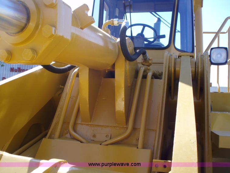 image for item 1750 1982 Caterpillar 966D wheel loader