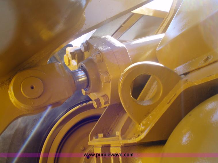 image for item 1750 1982 Caterpillar 966D wheel loader