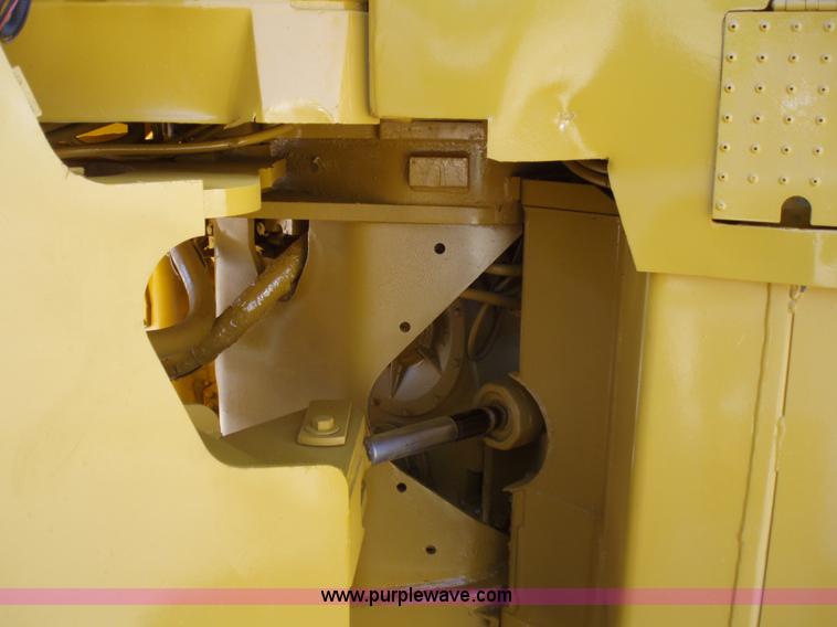 image for item 1750 1982 Caterpillar 966D wheel loader