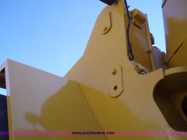 image for item 1750 1982 Caterpillar 966D wheel loader