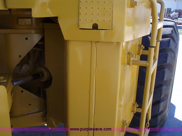 image for item 1750 1982 Caterpillar 966D wheel loader