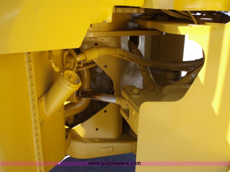 image for item 1750 1982 Caterpillar 966D wheel loader