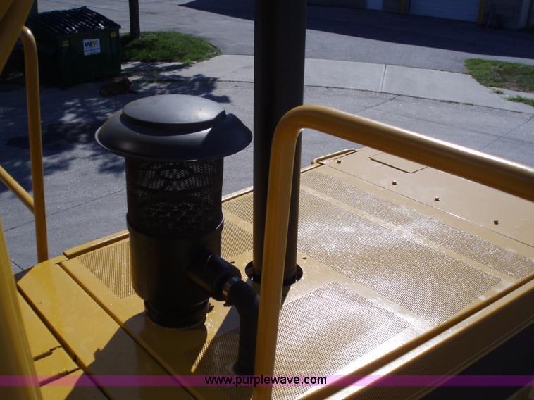 image for item 1750 1982 Caterpillar 966D wheel loader