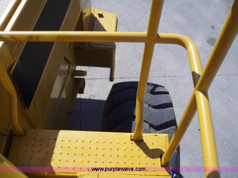 image for item 1750 1982 Caterpillar 966D wheel loader