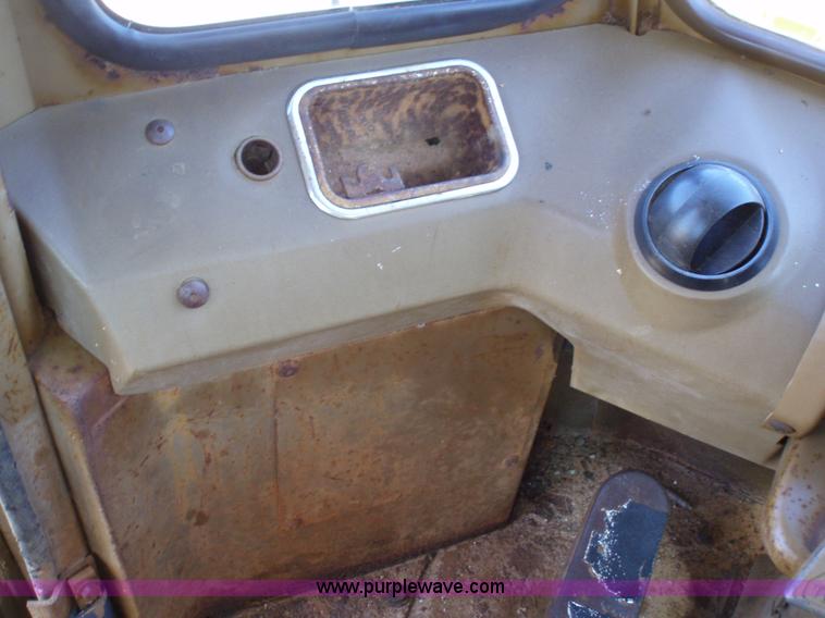 image for item 1750 1982 Caterpillar 966D wheel loader