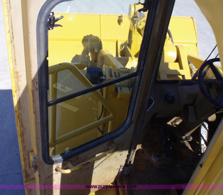 image for item 1750 1982 Caterpillar 966D wheel loader