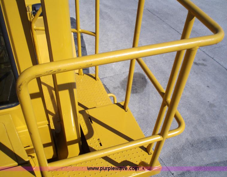 image for item 1750 1982 Caterpillar 966D wheel loader