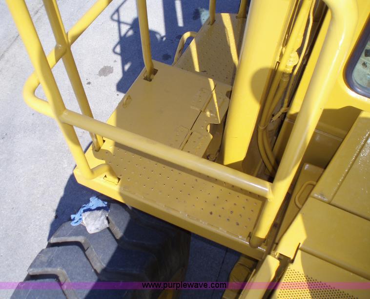 image for item 1750 1982 Caterpillar 966D wheel loader