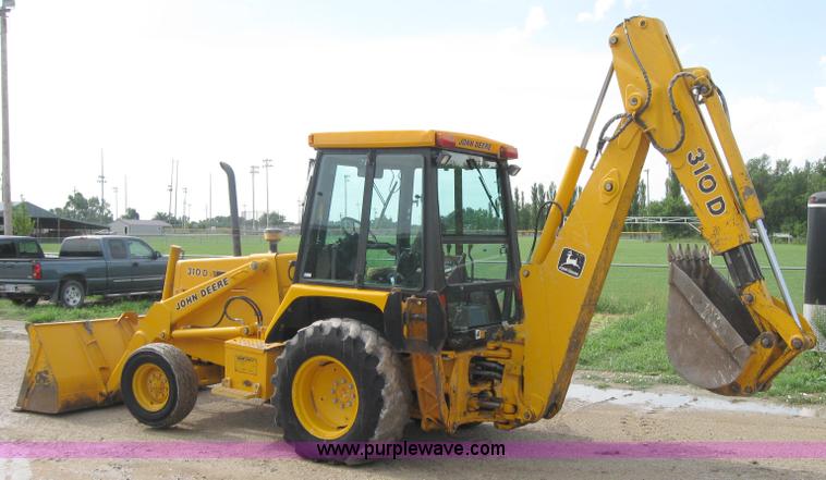 image for item 2045 1992 John Deere 310D back hoe