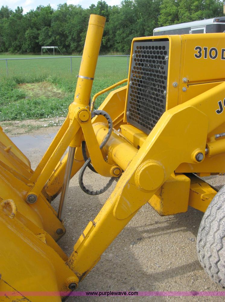 image for item 2045 1992 John Deere 310D back hoe
