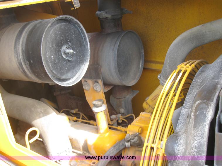 image for item 2045 1992 John Deere 310D back hoe