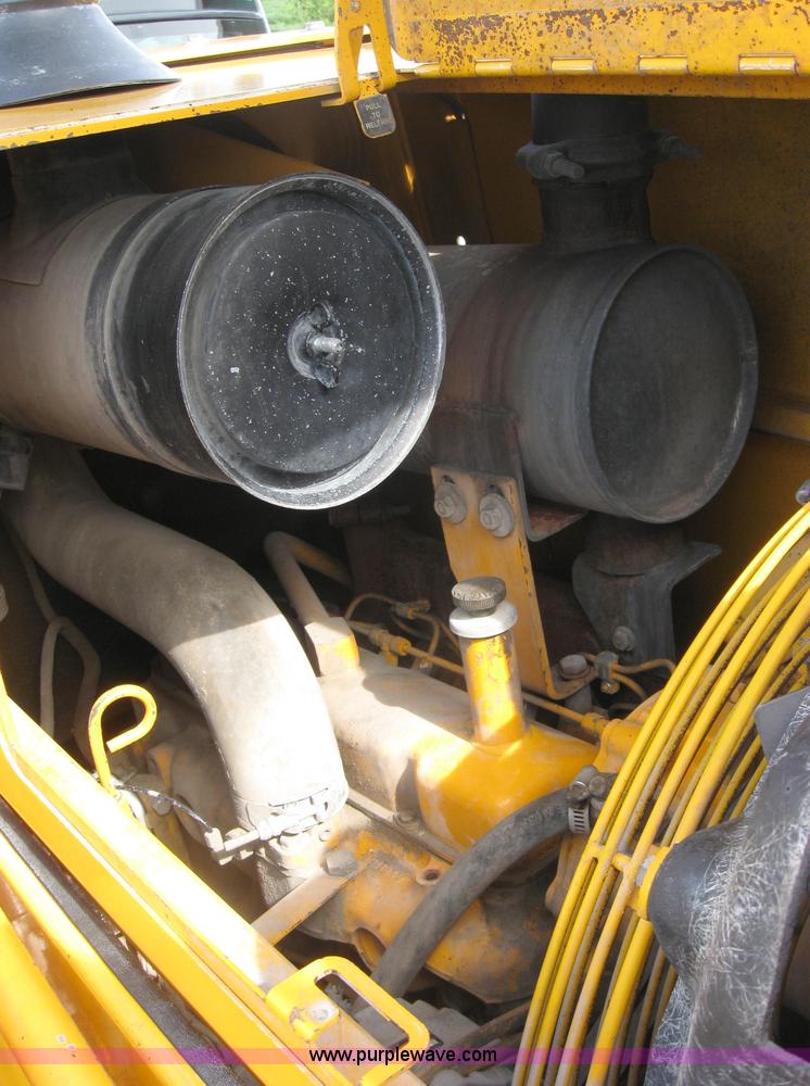 image for item 2045 1992 John Deere 310D back hoe