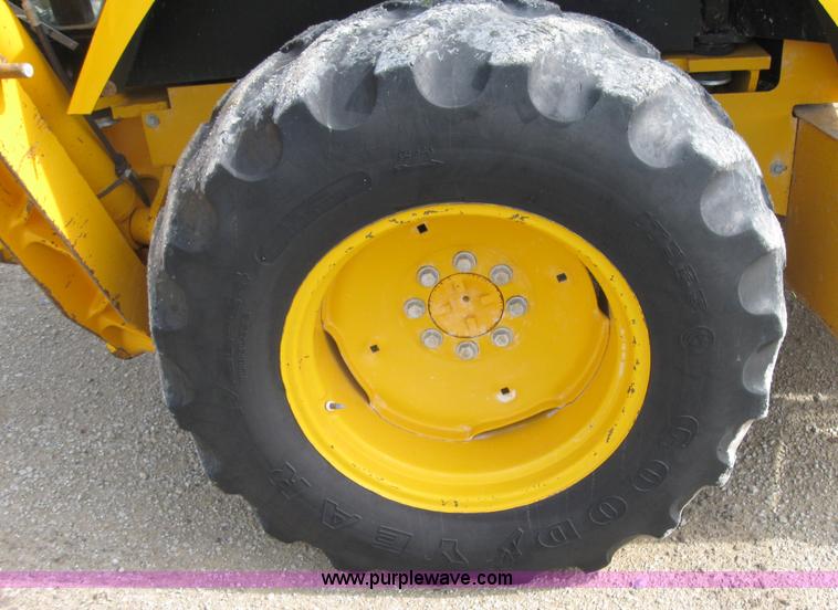 image for item 2045 1992 John Deere 310D back hoe