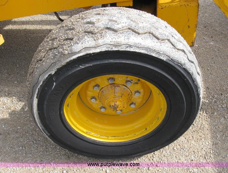 image for item 2045 1992 John Deere 310D back hoe