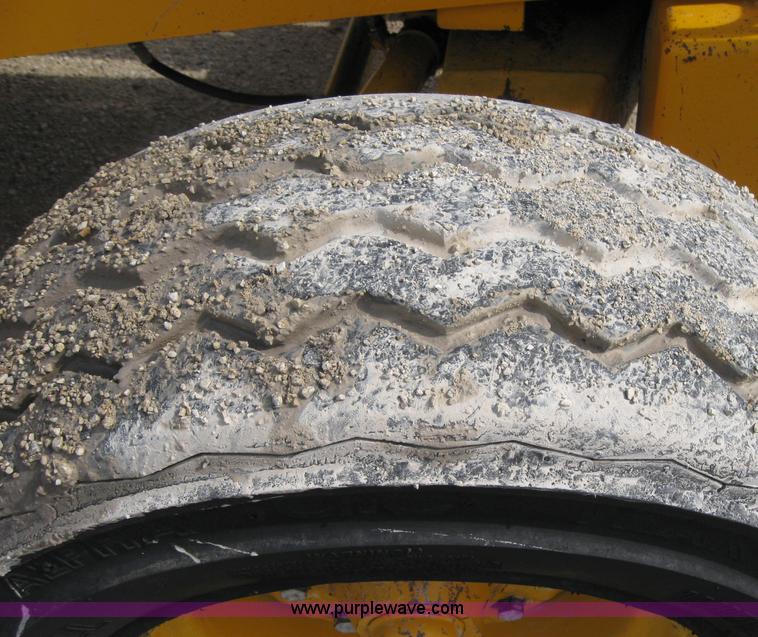 image for item 2045 1992 John Deere 310D back hoe