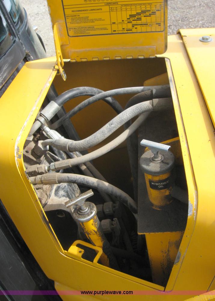 image for item 2045 1992 John Deere 310D back hoe