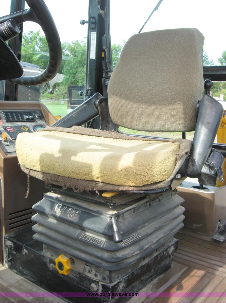 image for item 2045 1992 John Deere 310D back hoe