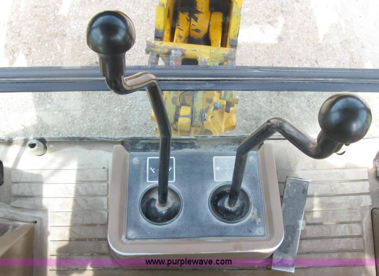 image for item 2045 1992 John Deere 310D back hoe