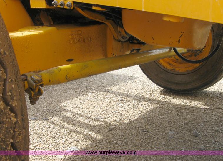 image for item 2045 1992 John Deere 310D back hoe