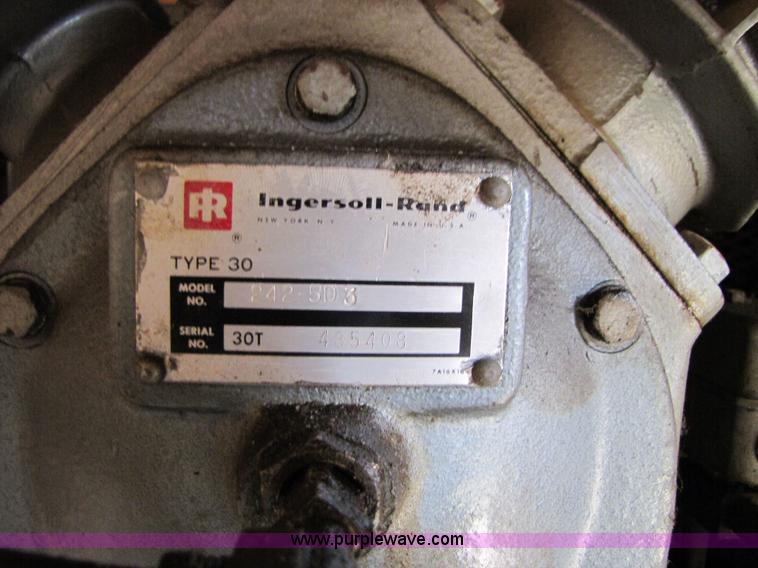 image for item 3039 Ingersoll Rand 242-5D3 air compressor