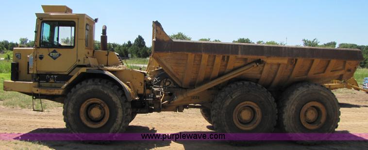 image for item 3055 1988 Caterpillar D400 6x6 dump truck