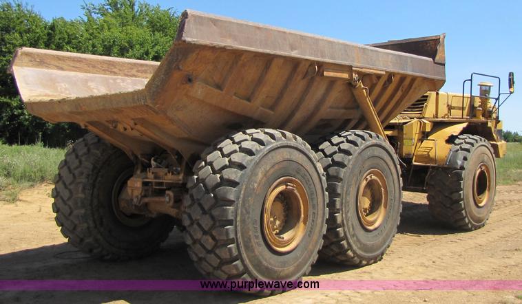 image for item 3055 1988 Caterpillar D400 6x6 dump truck
