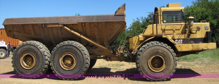 image for item 3055 1988 Caterpillar D400 6x6 dump truck