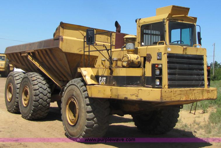 image for item 3055 1988 Caterpillar D400 6x6 dump truck