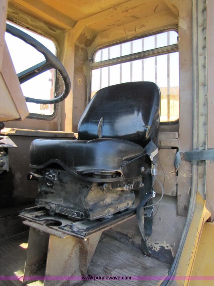 image for item 3055 1988 Caterpillar D400 6x6 dump truck