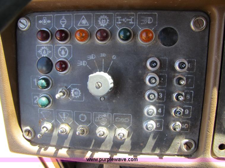 image for item 3055 1988 Caterpillar D400 6x6 dump truck