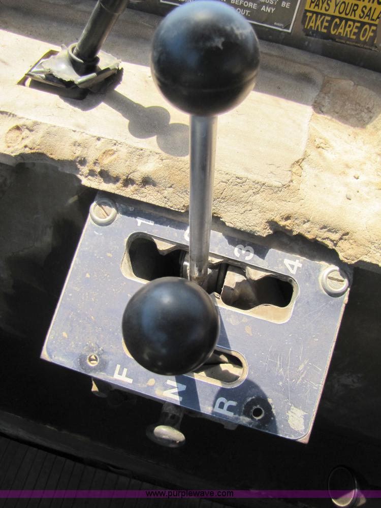 image for item 3055 1988 Caterpillar D400 6x6 dump truck