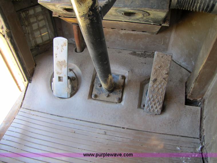 image for item 3055 1988 Caterpillar D400 6x6 dump truck