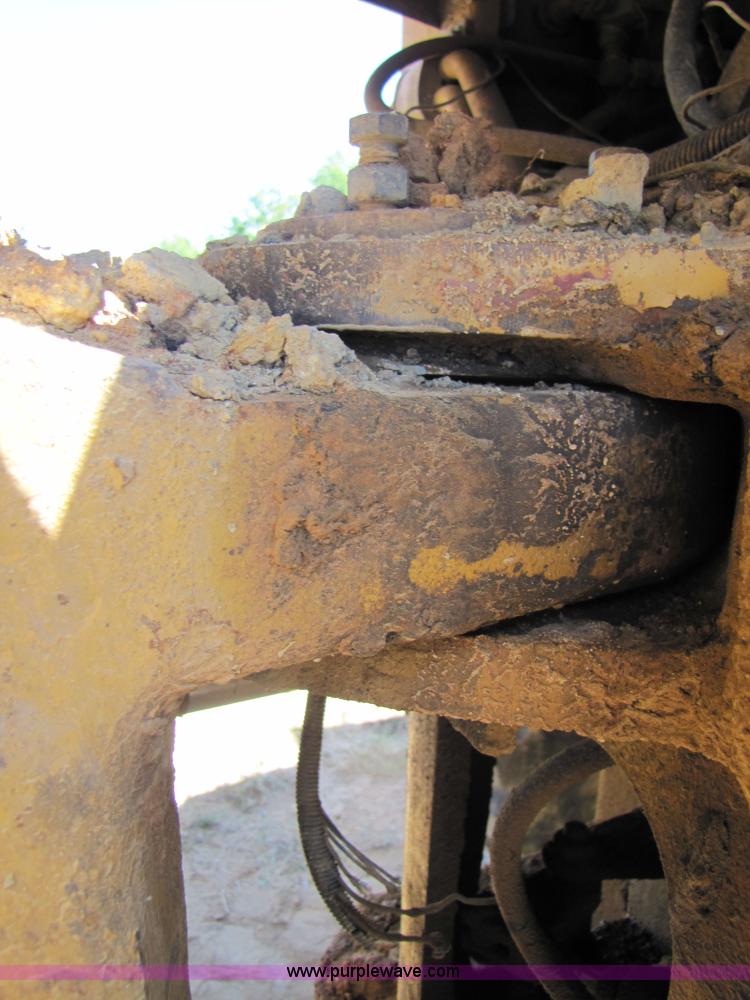 image for item 3055 1988 Caterpillar D400 6x6 dump truck