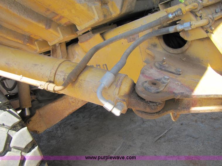 image for item 3055 1988 Caterpillar D400 6x6 dump truck
