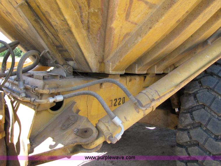image for item 3055 1988 Caterpillar D400 6x6 dump truck