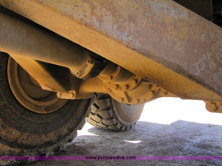 image for item 3055 1988 Caterpillar D400 6x6 dump truck